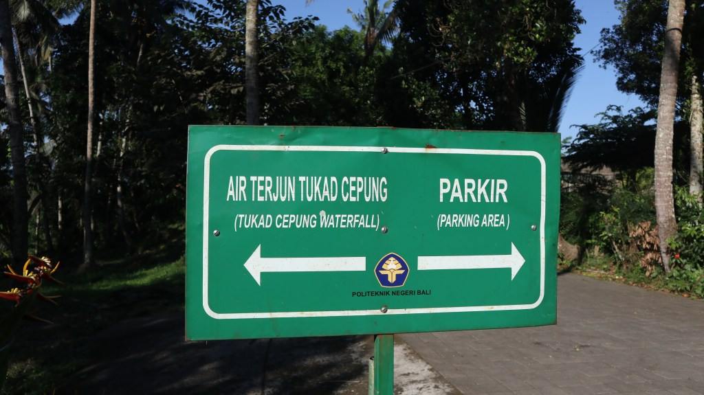 Entrance sign at the waterfall