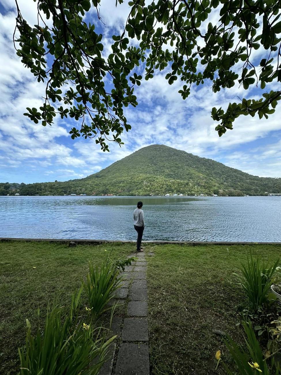 Banda Neira, with Gunung Api volcano