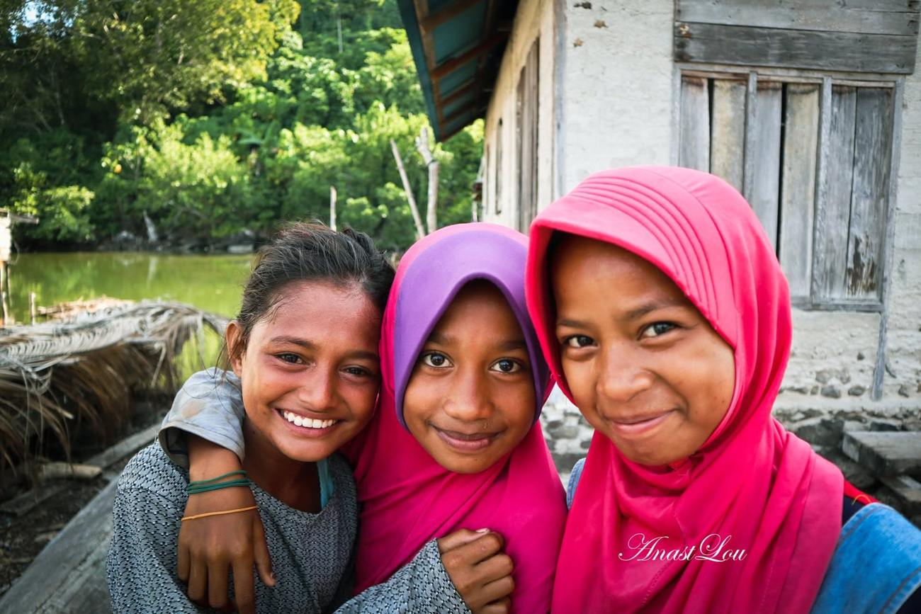 Friends, all smiles